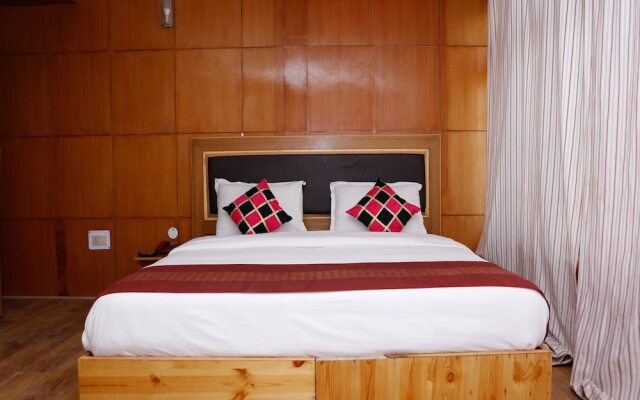 OYO 13759 Hotel Galwan Palace