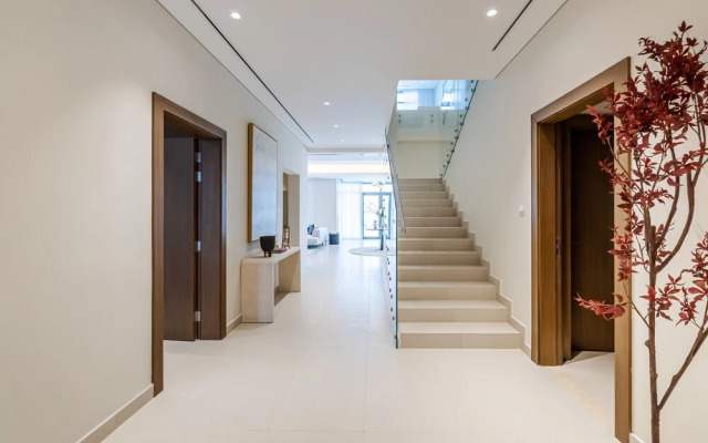 Luxurious 5 Bed Villa 60B Palm Jumeirah