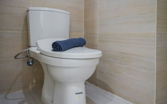 Comfy and Cozy Studio Silk Town Apartment