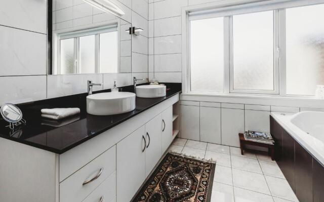 Timata Ora - Sleeps 14