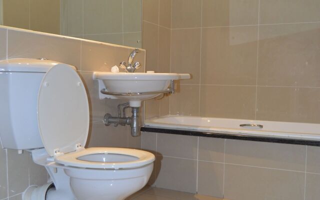 403 Lighthouse Mall Apartments