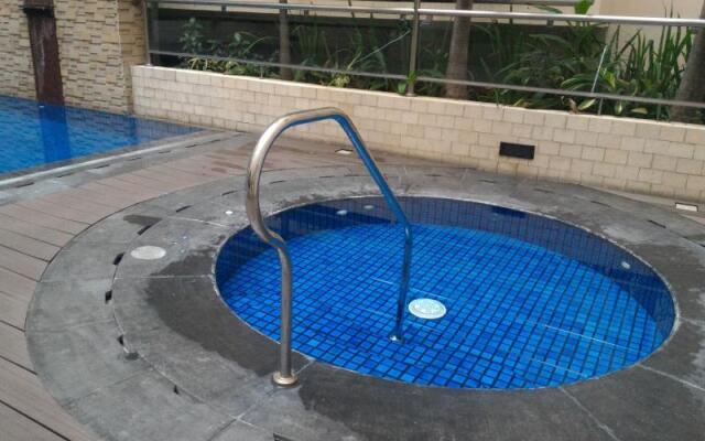 Favila Condotel - 150 Newport Boulevard