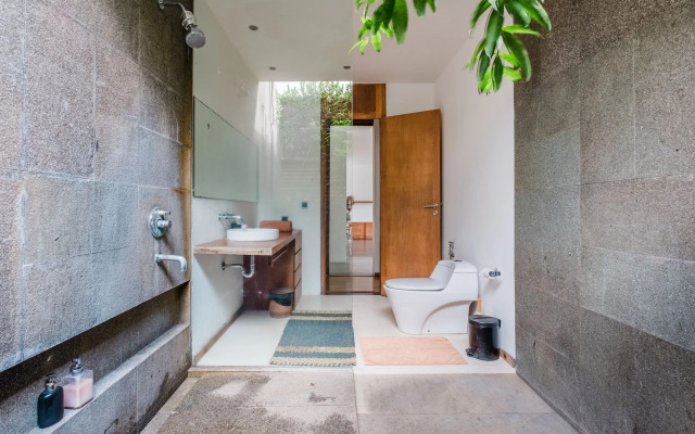 Jimbaran Balangan BeachFront Villa Nakar