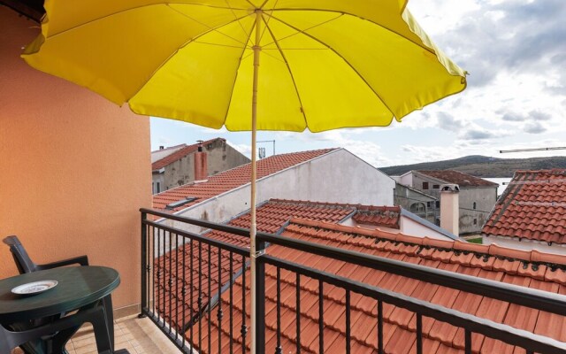 Serene Holiday Home in Posedarje near Sea