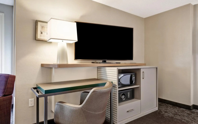 Holiday Inn Ottawa Dwtn - Parliament Hill by IHG