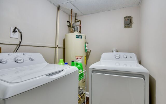 Family-friendly Tuskegee Home: 3 Mi to University!