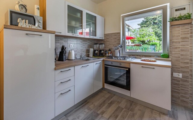 Awesome Apartment in Valbandon With Wifi and 2 Bedrooms