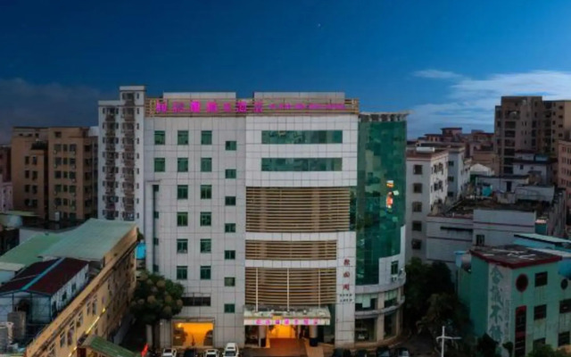Plato Holiday Hotel