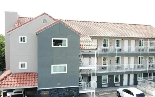 Village Motor Inn