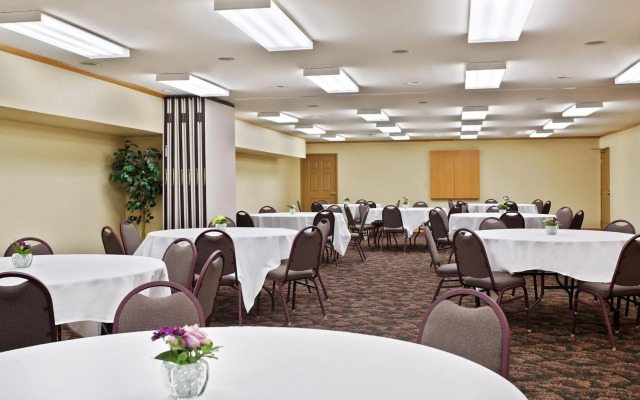 Country Inn & Suites by Radisson, Galena, IL