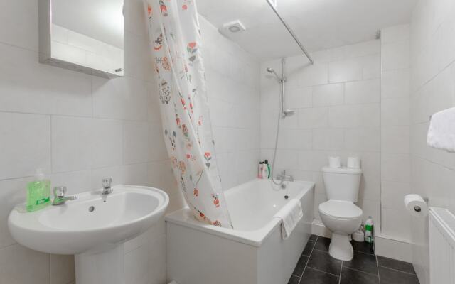 1 Bedroom Apartment in Notting Hill Accommodates 3