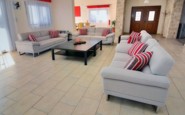 Impressive Large Villa Huge Heated Pool Garden