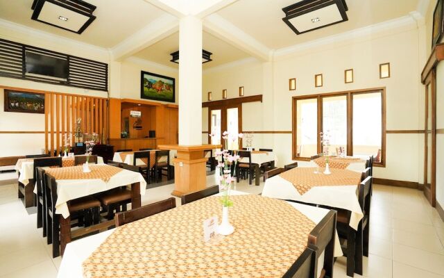 OYO 1080 Sm Bromo Hotel