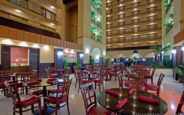Crowne Plaza Suites Houston Southwest