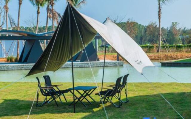Yingge Treading on the Waves Boat House Homestay