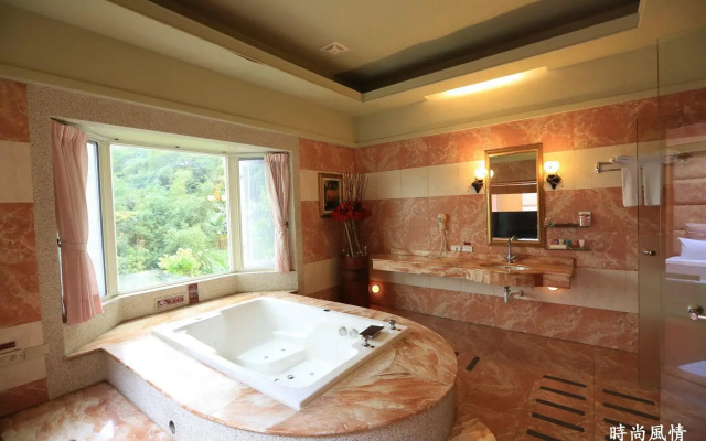 Regale Villa Hotel