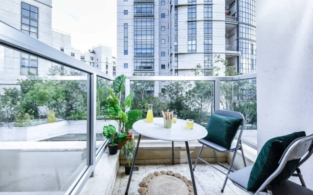 Apt with Balcony In the Heart of TLV