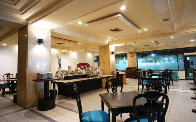 Capital O 1735 Adika Bahtera Hotel