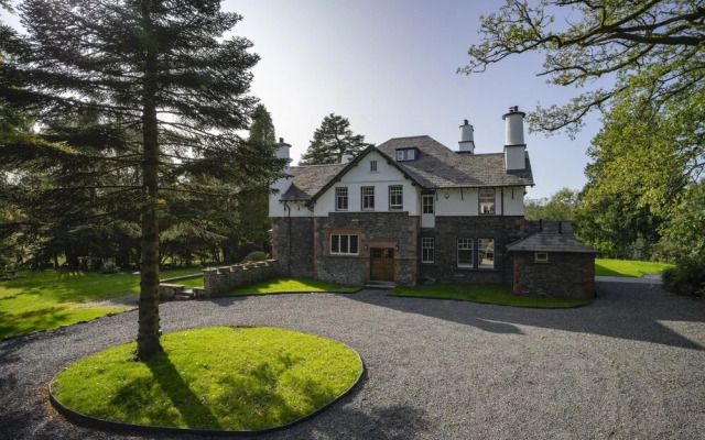 Storrs Hill Sanctuary - Spacious Studio - Stunning Lake Views