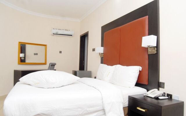 Kings Celia Hotel & Suites