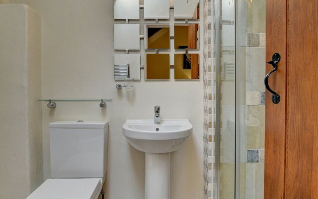 Lovely Apartment in Converted, Stone Barn Located in Tiverton