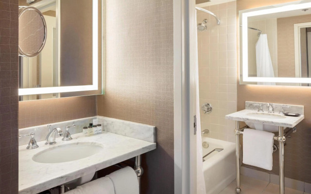 Sheraton Commander Hotel