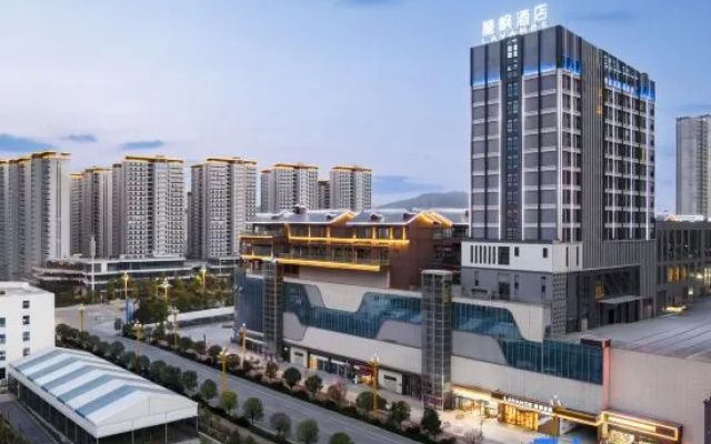 Lavande Hotel (Zhaotong Zhenxiong Hongxing International) – Outside – Zhaotong