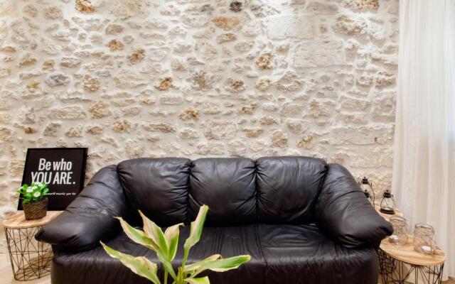 19th Century Luxury Maisonette in the Center
