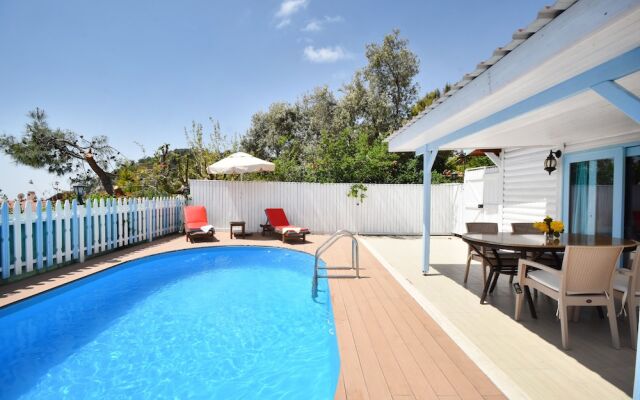 Villa Sezar by Helaltatilvillari