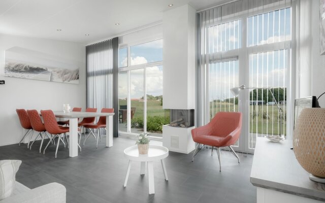Nice Chalet with Fireplace near Oosterschelde