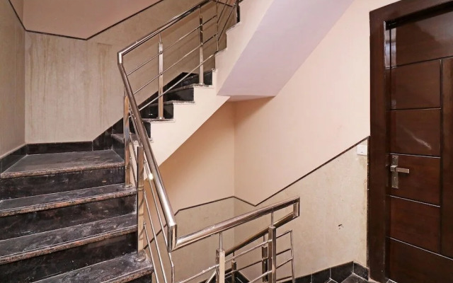 Collection O 74986 Hotel Sky Villas Near Palam Metro Station