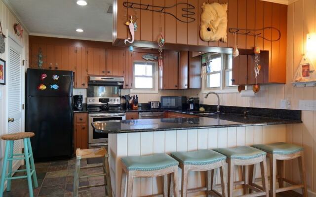 Windchimes 4 Bedroom Home by RedAwning