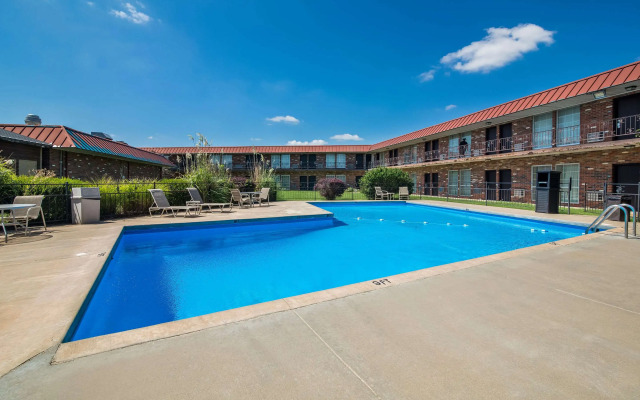 Rodeway Inn McPherson East