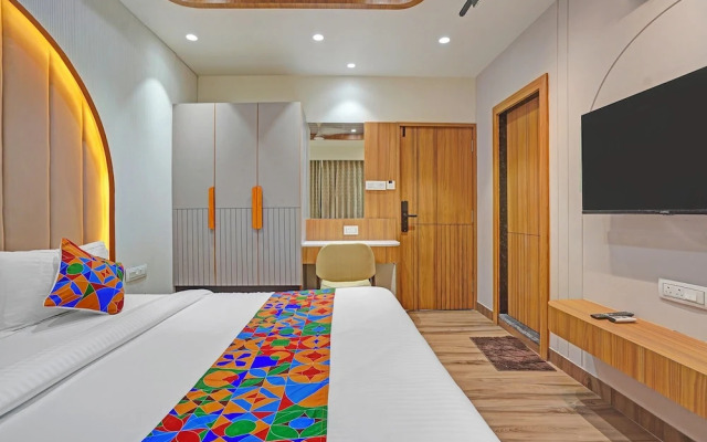 Fabhotel Raj Palace I