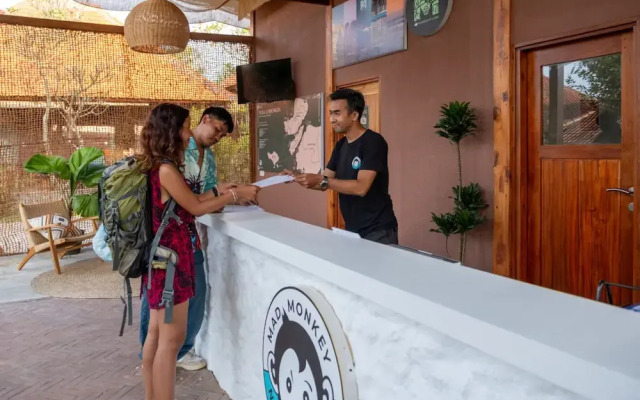 Mad Monkey Nusa Lembongan