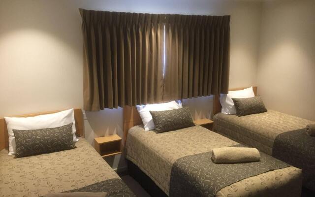 Tea House Motor Inn