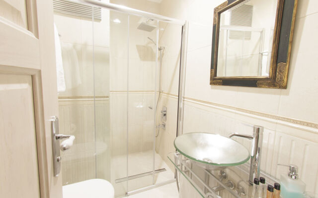 Villa Pera Suite Hotel