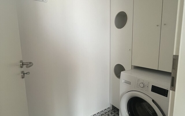 WaterFront City Apartments by UrbanRent