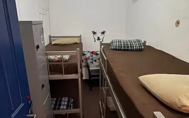 Pinheiros Hostel e Food
