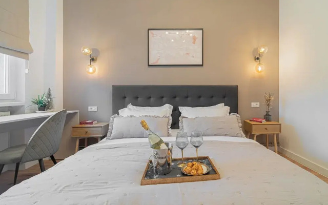 Loggia & Luxe 5BR Penthouse in Universitatii Area