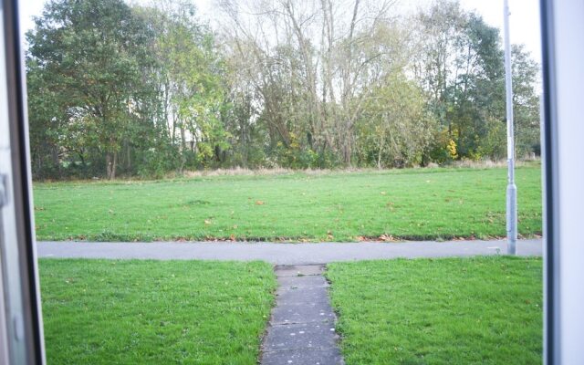 2ndhomestays -willenhall-charming 3-bedroom Home