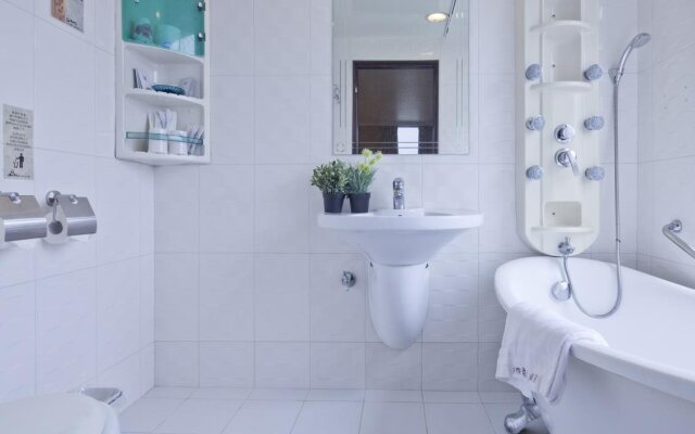 Just Enjoy Business Hotel
