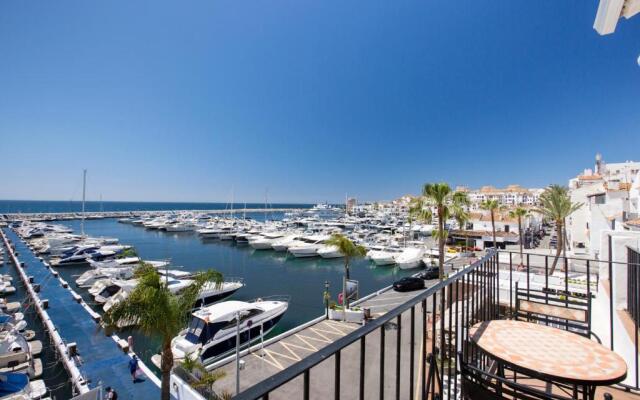 Puerto Banus first line with sea and Marina views