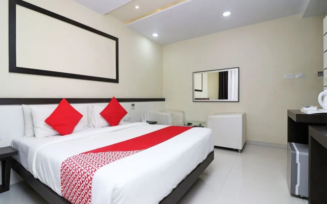 OYO 7054 Hotel Amabalika