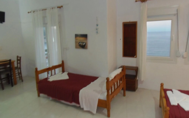 Studios Milos Skopelos-Where the Sea Meets the Sky