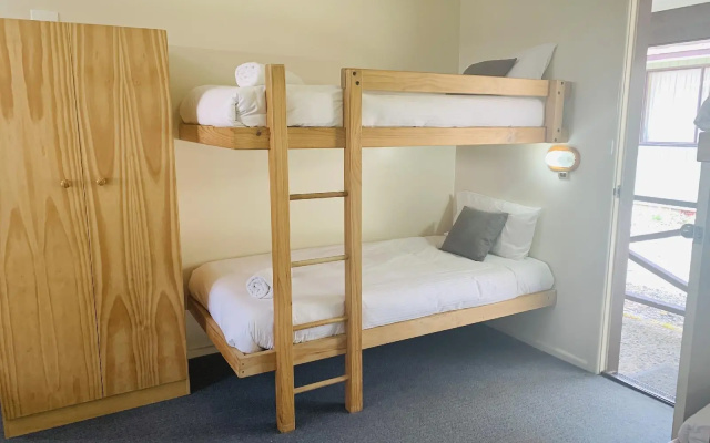 Ski Rider Hotel – Guest Rooms – Wilsons Valley