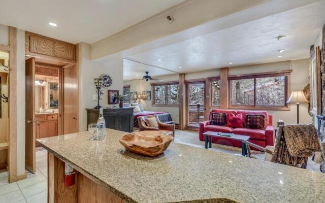 Laurelwood Condominiums Studio Premier Unit 305