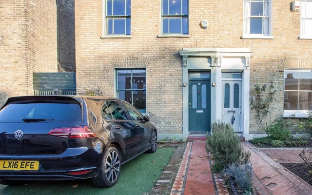 Spacious 2 Bedroom House With Garden