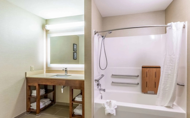 Comfort Suites Escanaba West