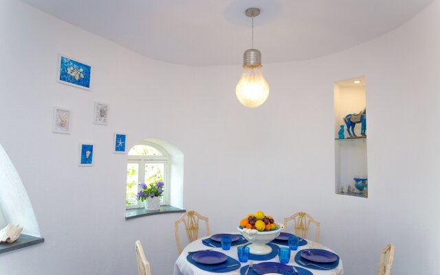 Villa Blue Eyes